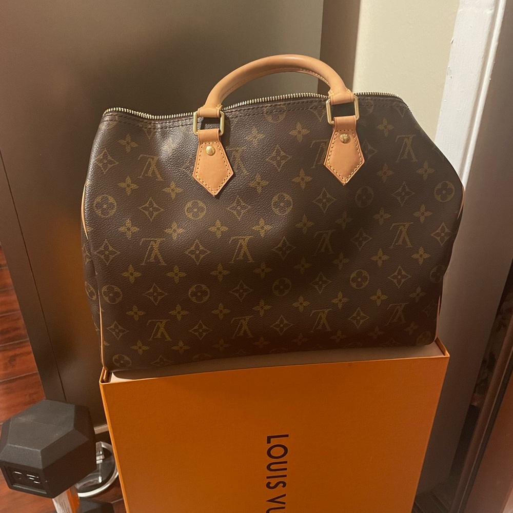 Louis Vuitton Speedy 35